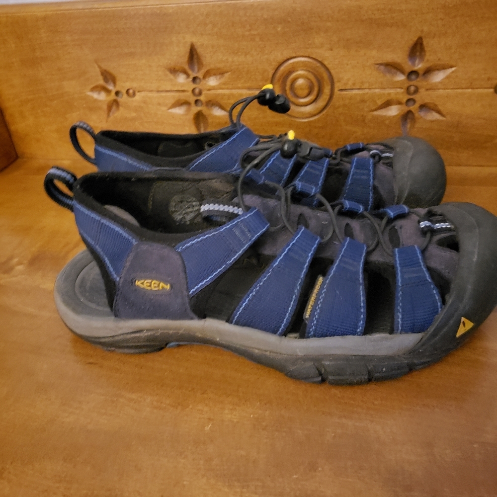 KEEN Navy Blue Bungee Sandals 9M